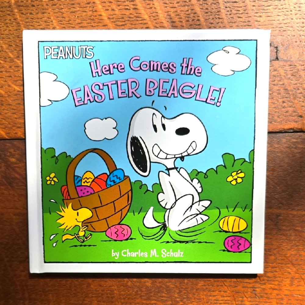 Peanuts 'Here Comes the Easter Beagle' Book By Charles M. Schulz - Picture 1 of 3